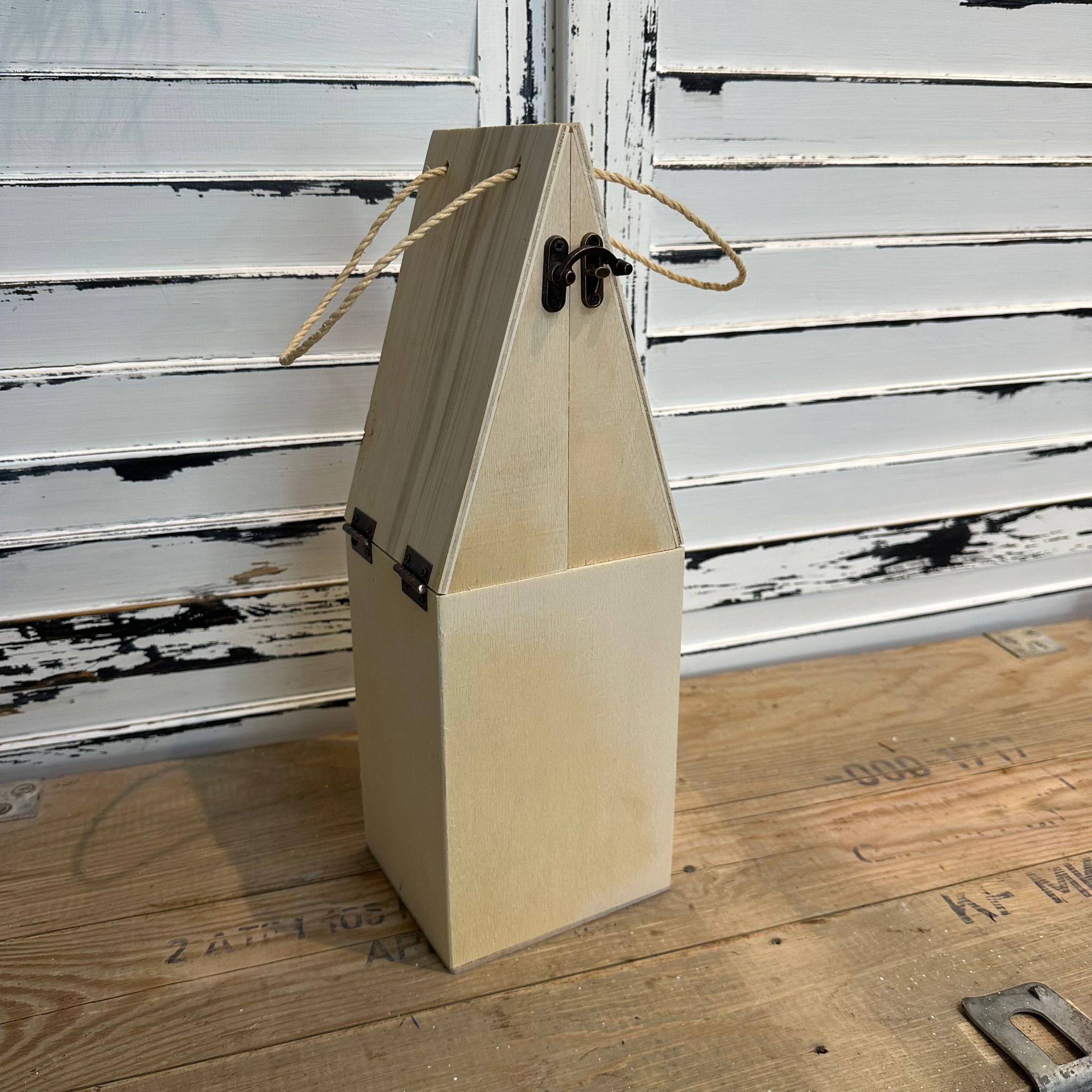 EV ŞEKLİNDE ŞARAPLIK